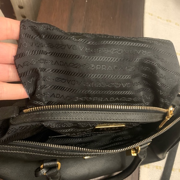 - PRADA leather - Picture 11 of 16